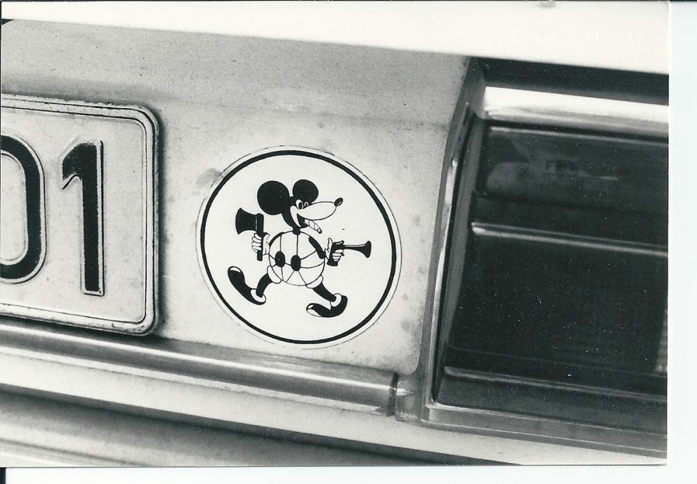 oinsigne-mickey.thumb.jpg.927dfb95e660238ee73fceb01fe7c92f.jpg