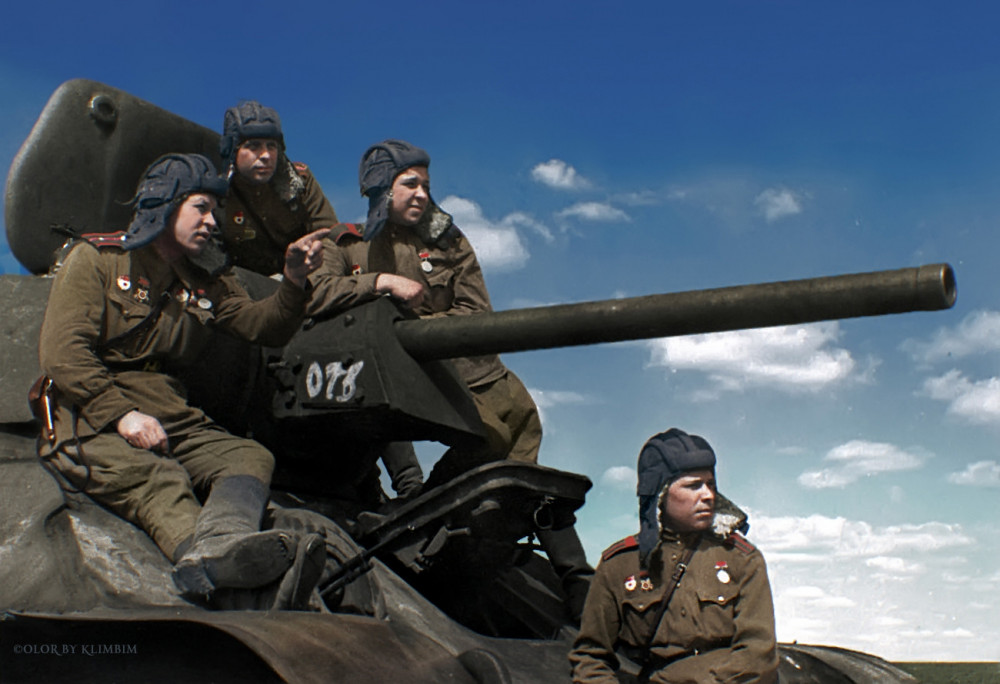 tank-crew-of-junior-lieutenant-a.-shilov-awarded-with-orders-for-military-merit-1943.jpg