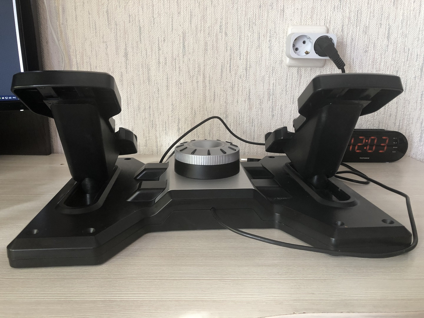 Maymun pornosini onlayn tomosha qiling Ikki lezbiyen bir yigitni sikishadi