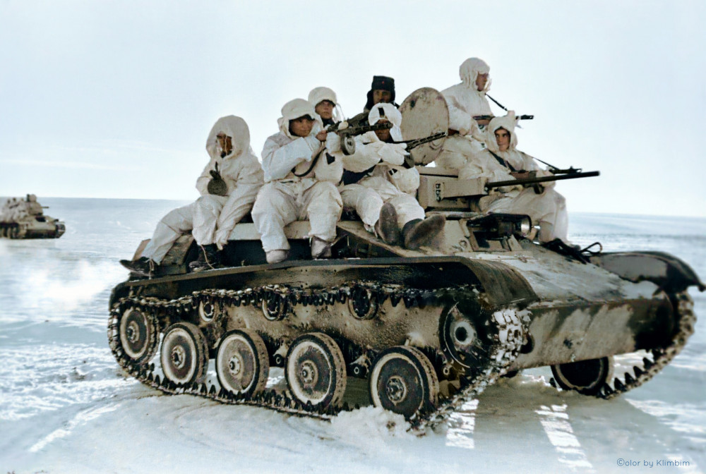 red-armys-tankborne-infantry-on-the-bryansk-front-during-world-war-ii-color.jpg