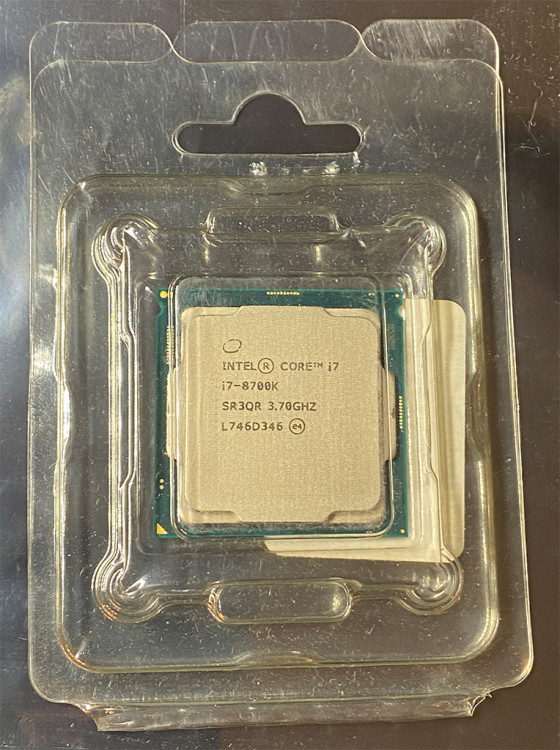 I7-8700K_002.thumb.jpg.9d51203005b1e9dd588916426d32aa70.jpg