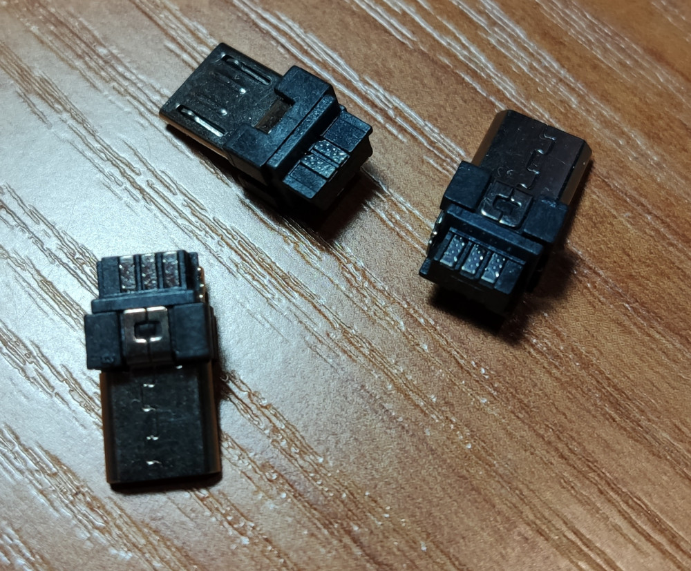 Micro-USB.thumb.jpg.33066cb55d22698dea4d53b188e45124.jpg