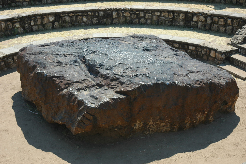 Namibie_Hoba_Meteorite_05.thumb.JPG.5cf3de6e835c5259703e397b3b065df8.JPG