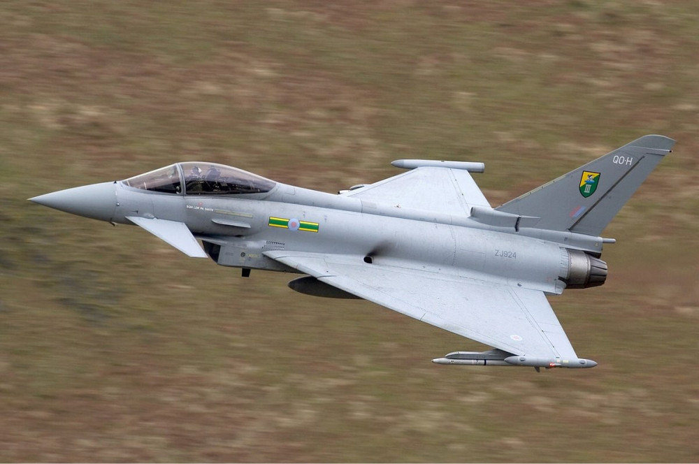 1200px-RAF_Eurofighter_EF-2000_Typhoon_F2_Lofting-1.thumb.jpg.f7d0b7c1b841bb99c7d994f594fef0c5.jpg