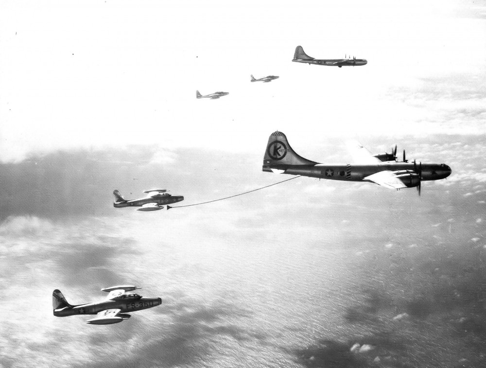 43d_Air_Refueling_Squadron_KB-29M_Superfortresses_refueling_F-84s_1953.thumb.jpg.1c9f80c118e6969679025986e9172d66.jpg
