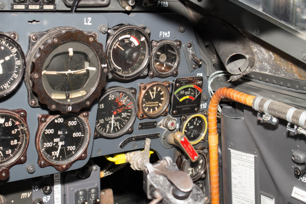 Cockpit_me109_g6-09.thumb.jpg.96583bb3a5f13d3a44c82c98e5445271.jpg