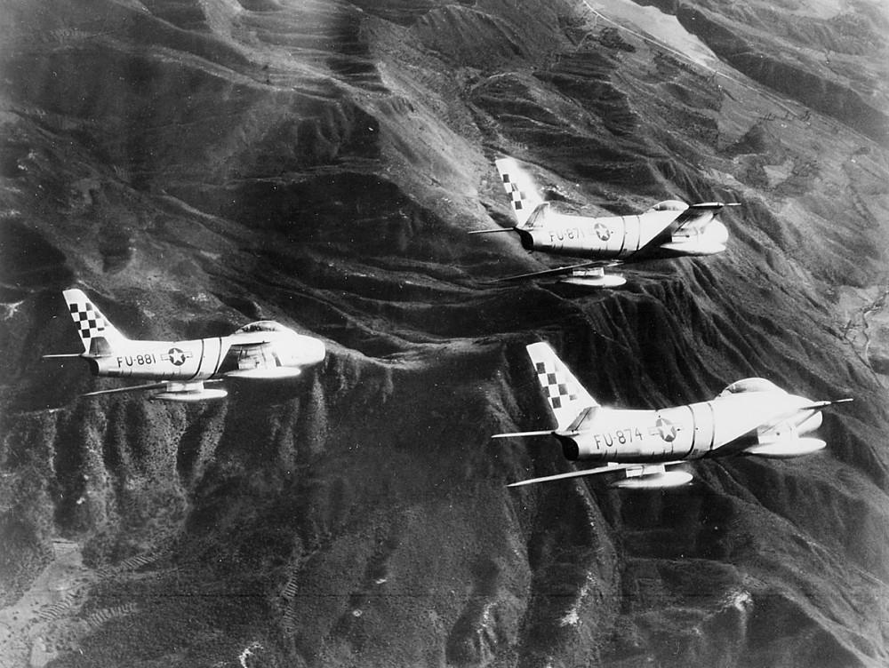 1200px-F-86Fs_51FIW_over_Korea_1953.thumb.jpg.b18be83a2c50f1b8f22cb8524263996b.jpg