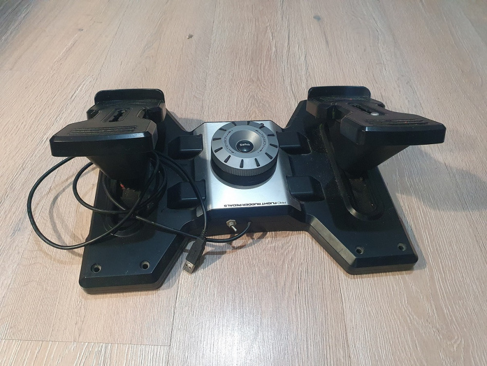 03_Saitek_Rudder Pedals.jpg