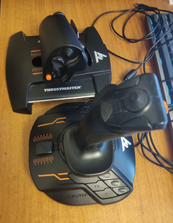 Thrustmaster t16000m FCS 2.jpg